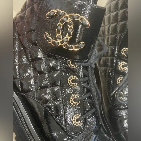 🔥🔥Chanel Quilted Calfskin CC Boots Size:38 - Picture 5 of 11
